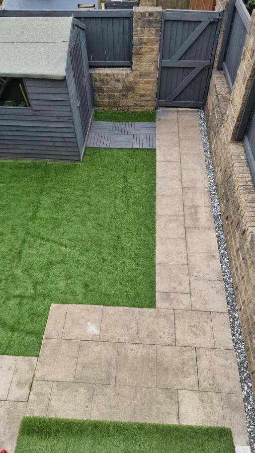 Clariturf - 4 Bedroom Semi - Private Parking Near Turf Moor, Town Centre, Transport And Motorway Links Next To Canal, 3 Parks And Lake - Sky And Netflix Burnley Buitenkant foto