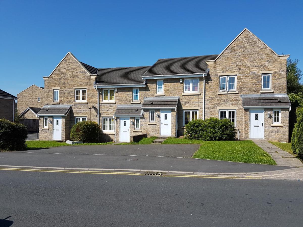 Clariturf - 4 Bedroom Semi - Private Parking Near Turf Moor, Town Centre, Transport And Motorway Links Next To Canal, 3 Parks And Lake - Sky And Netflix Burnley Buitenkant foto