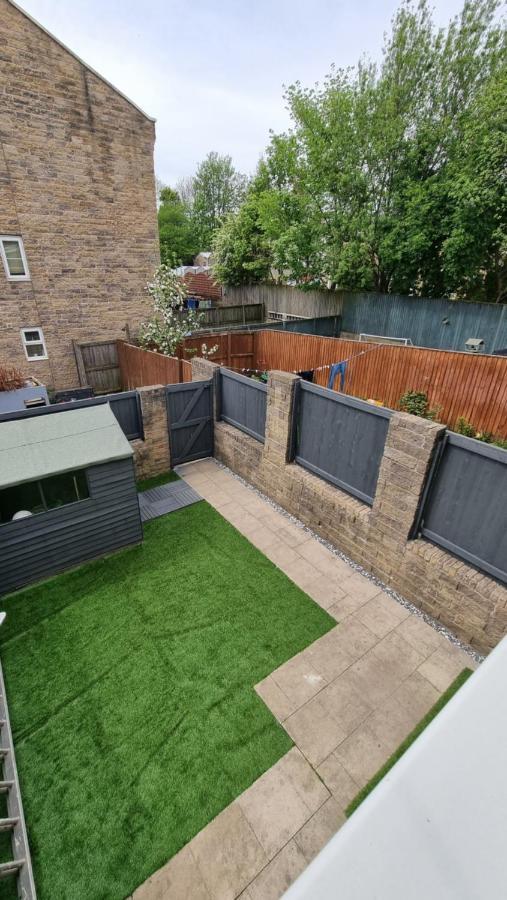 Clariturf - 4 Bedroom Semi - Private Parking Near Turf Moor, Town Centre, Transport And Motorway Links Next To Canal, 3 Parks And Lake - Sky And Netflix Burnley Buitenkant foto