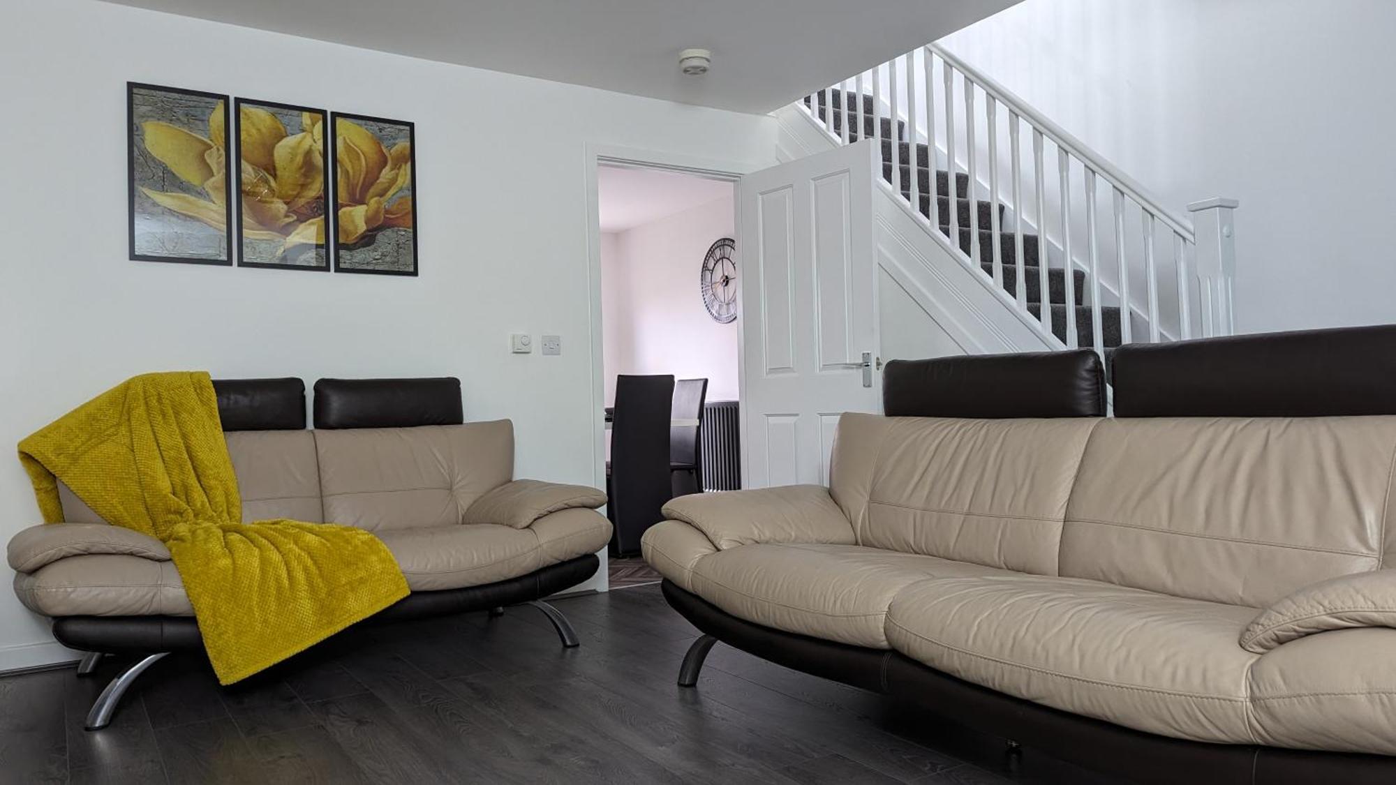 Clariturf - 4 Bedroom Semi - Private Parking Near Turf Moor, Town Centre, Transport And Motorway Links Next To Canal, 3 Parks And Lake - Sky And Netflix Burnley Buitenkant foto