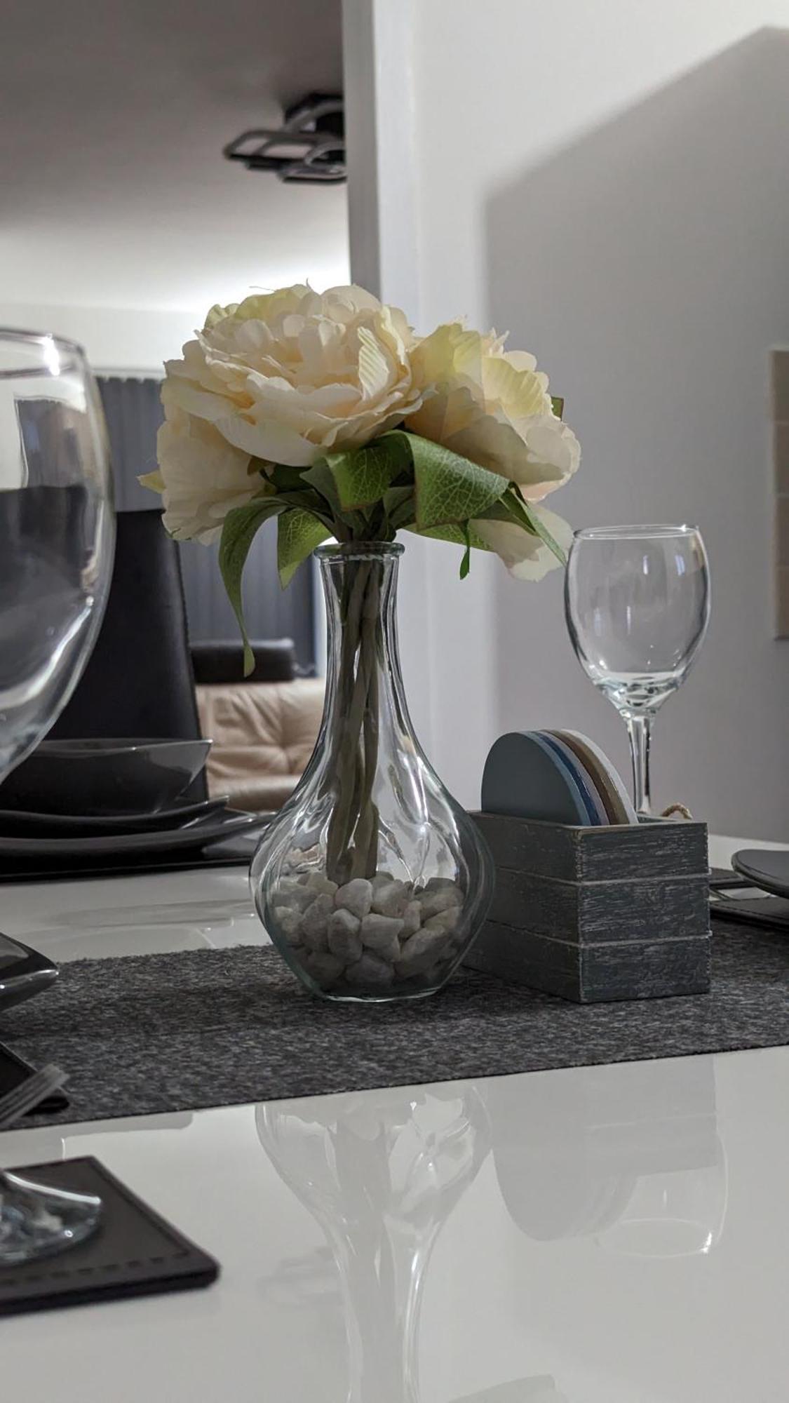 Clariturf - 4 Bedroom Semi - Private Parking Near Turf Moor, Town Centre, Transport And Motorway Links Next To Canal, 3 Parks And Lake - Sky And Netflix Burnley Buitenkant foto